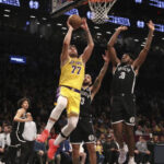 Los Lakers caen ante los Nets pese al triple-doble de Doncic