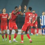 Universidad Católica vence a Cerro Largo y lidera con firmeza el Grupo B de la Sudamericana