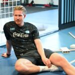 De Bruyne genera revuelo al usar el ‘10’ de Maradona en su llegada al Napoli