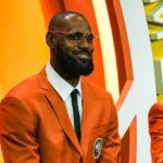 LeBron James recibe la chaqueta del Salón de la Fama con el “Redeem Team”