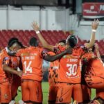 Libertad derrota a Manta FC sobre la hora en el Reina del Cisne