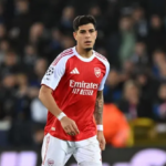 Arsenal asegura el futuro de Piero Hincapié con un contrato de cinco años