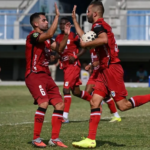 Manta remontó a Libertad y mantiene viva la esperanza de permanecer en la Serie A