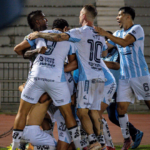 Guayaquil City remonta sobre la hora a Delfín con una chilena espectacular de Ánderson Naula