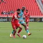 Liga de Quito no puede con Libertad y se aleja aún más de la pelea por el título